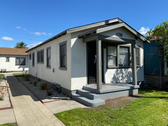 Building Photo - 4216 Woodlawn Ave Unit 4218