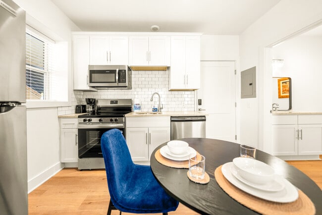 Building Photo - 4245 Troost Ave Unit S