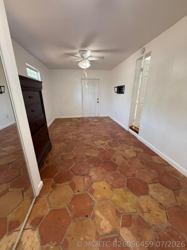 Photo - 51 SW 13th St
