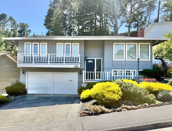 Building Photo - Single-Family Home in Park Pacifica - 3Bed/3Bath + 2 Bonus Rooms