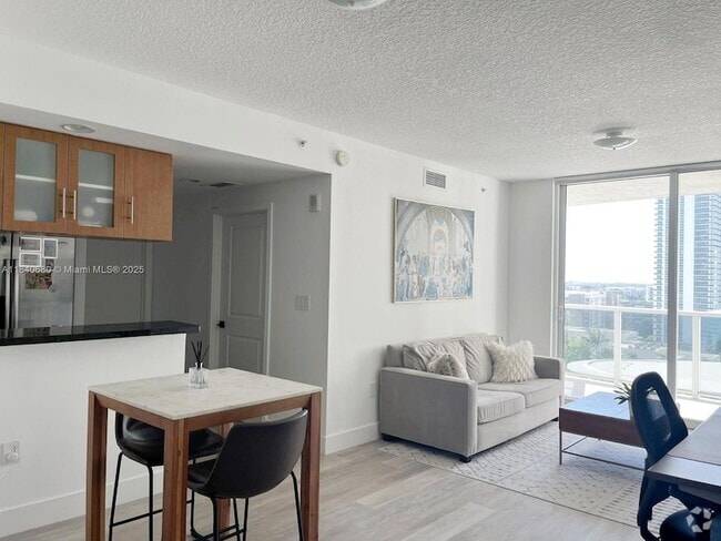 Building Photo - 601 NE 23rd St Unit 1601 Rental