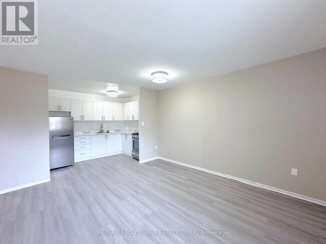 Photo - 32 Carluke Crescent
