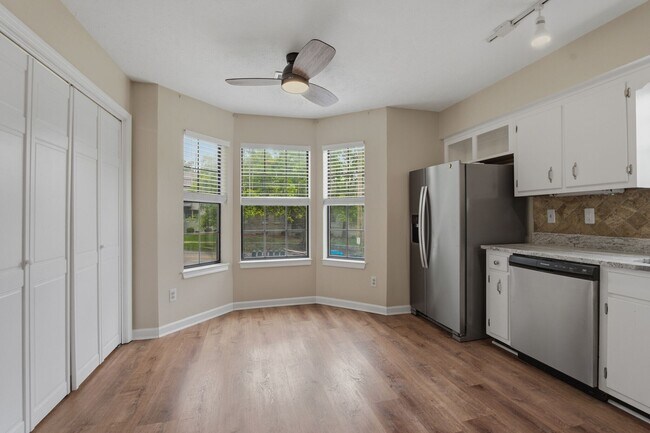 Photo - 515 Chesterfield Ave Unit F