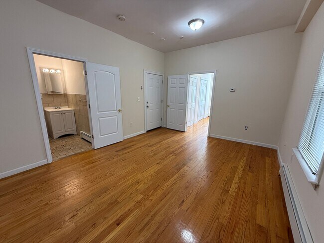 16 Chelsea St Unit 1