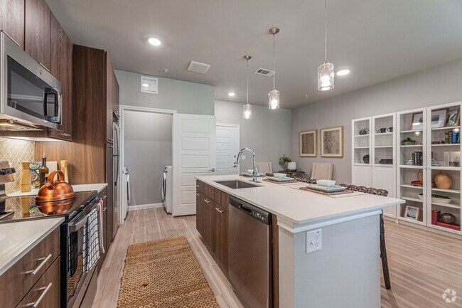 Building Photo - Beacon on Westmoreland Rental