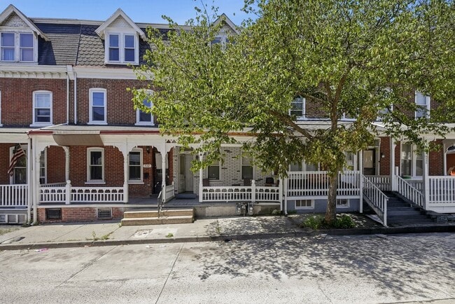 Building Photo - 534 N Law St Unit 3