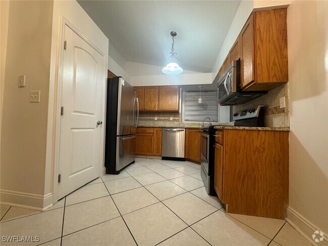 Building Photo - 1115 NE 5th Ave Rental