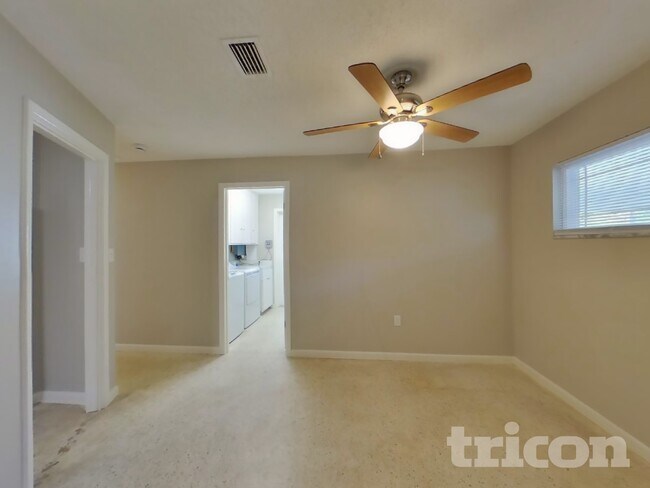 Photo - 546 W Palmeden Dr