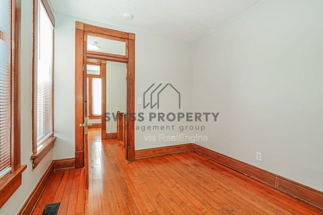 Photo - 804 E Main St