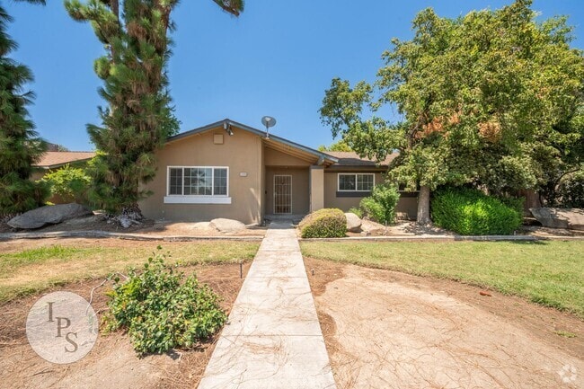Building Photo - Kerman Westside Large 3 Bedroom Home, Bran...