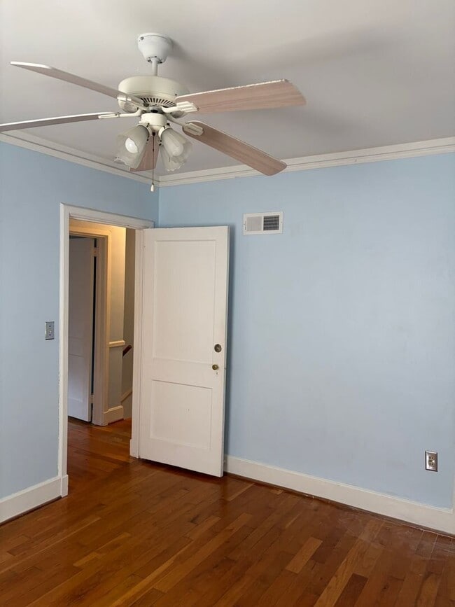 Cleveland Park - University Ridge Condo- 2 Bedroom 1 Bath