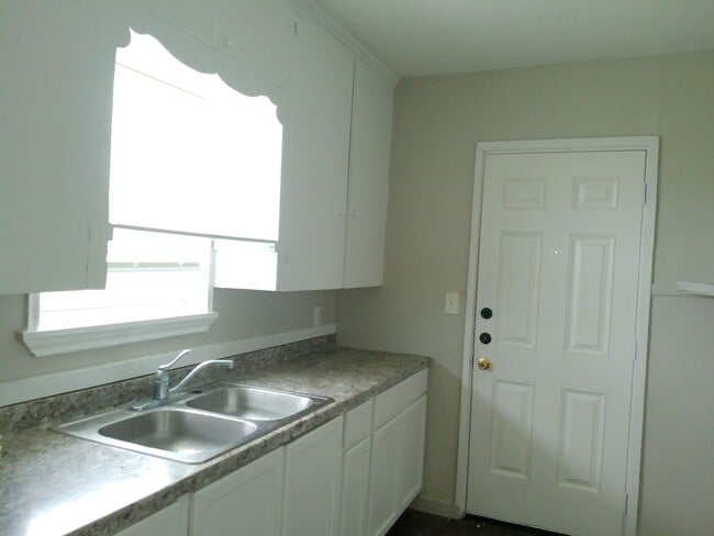 Photo - 2837 Sarita St