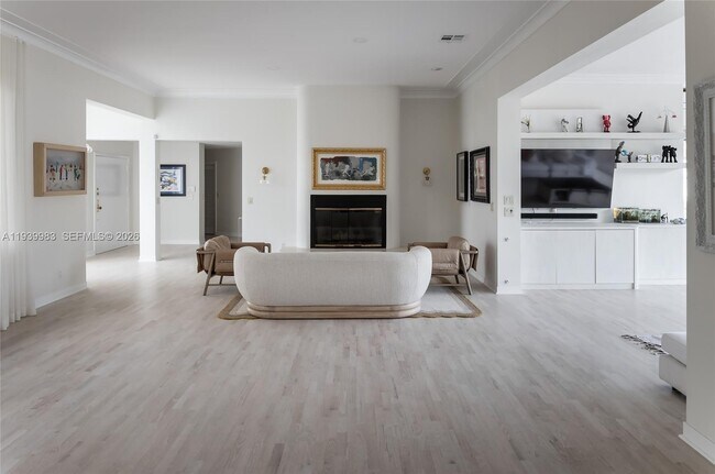 Photo - 950 S Southlake Dr