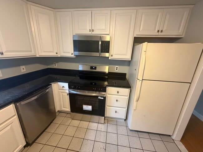 Photo - 90 Sylvia St Unit 2R