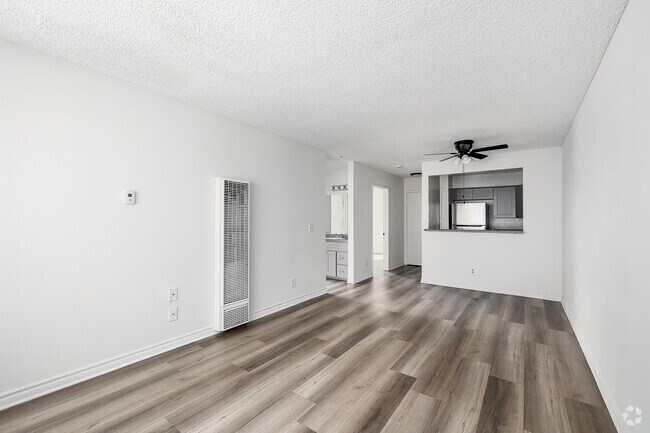 2 habitaciones, 1 baño - 750 pies cuadrados - Sala de estar