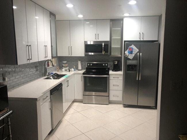 Building Photo - 3987 Carambola Cir N Unit 2923