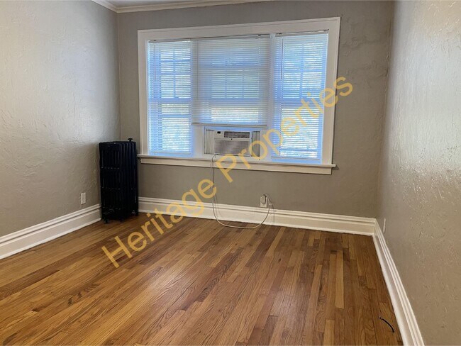 Photo - Freshly Updated Southampton 1 Bedroom Unit 4904 #16