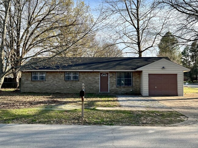FOR RENT - 3 Bedroom, 1 Bath! - FOR RENT - 3 Bedroom, 1 Bath! House