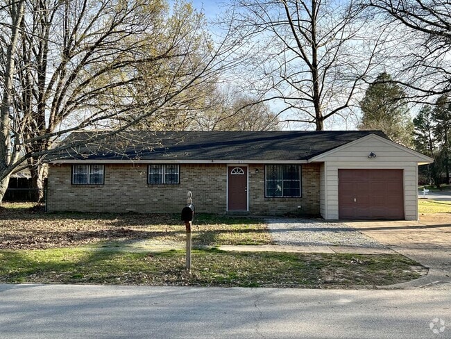 Building Photo - FOR RENT - 3 Bedroom, 1 Bath! Rental