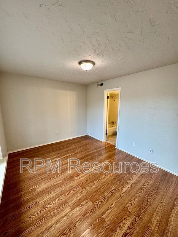 Photo - 11407 N May Ave