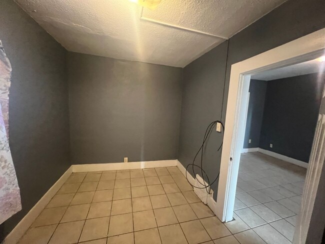 Photo - 2 Bedroom Lower Duplex Milwaukee