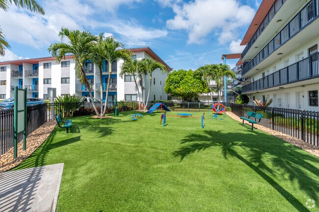 Dog Park - Aciano Hialeah