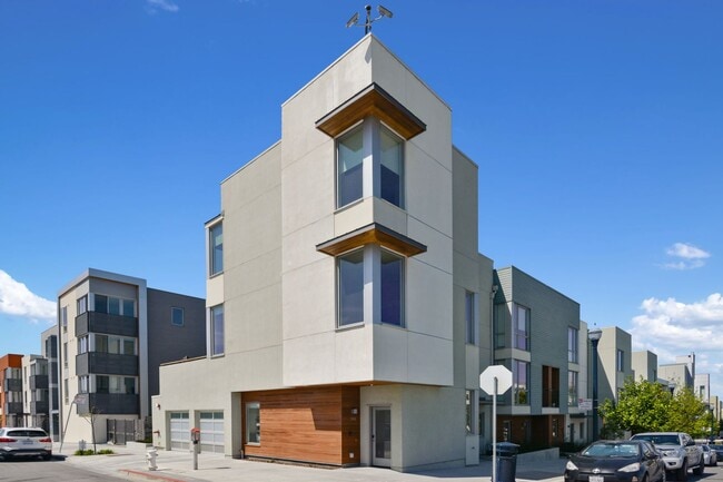 Building Photo - SF Shipyard - 3 BR, 2.5 BA Townhouse 1,437 Sq. Ft. - 3D Virtual Tour, 2-Car Garage
