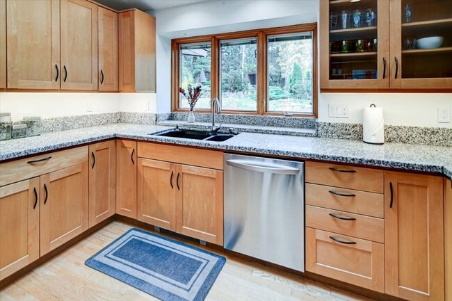 Photo - Mid Century Modern 3 bedroom- Hill Farms with pool