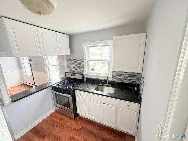 Photo - 240 Wood Ave Unit 2