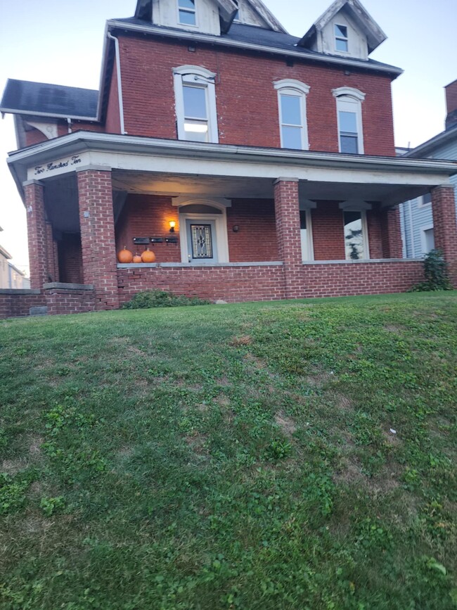 Photo - 210 S 3rd St Apartment Unit #1