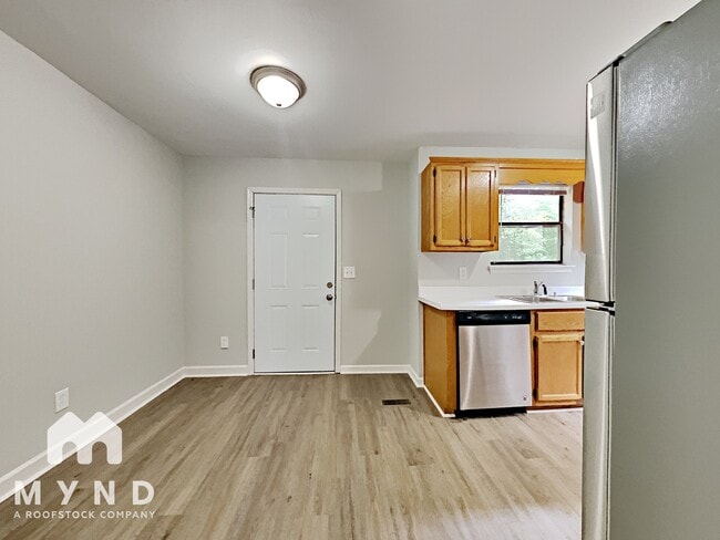 Photo - 377 St John Rd NW