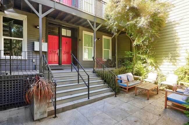 Sleek and modern 2 bed/2 bath in the heart... - Sleek and modern 2 bed/2 bath in the heart... House
