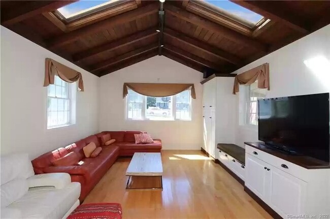 Building Photo - 22 Van Ness St Rental