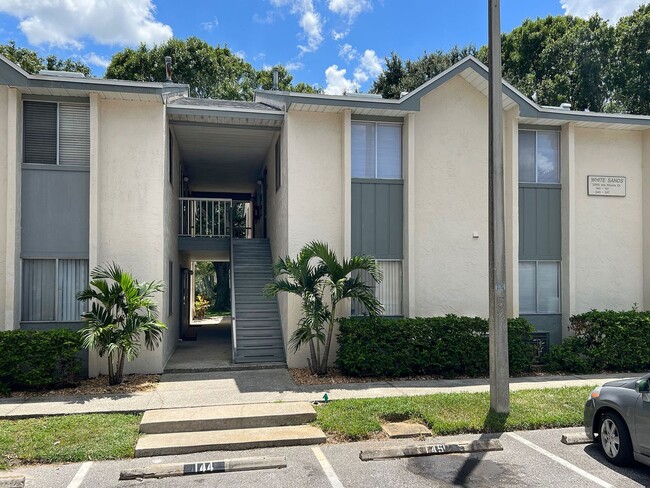 Building Photo - One Bedroom Condo at Park Lake