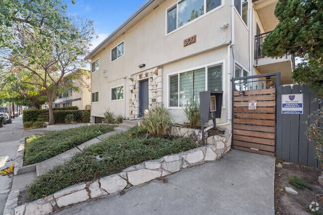 303 N Oakland Ave