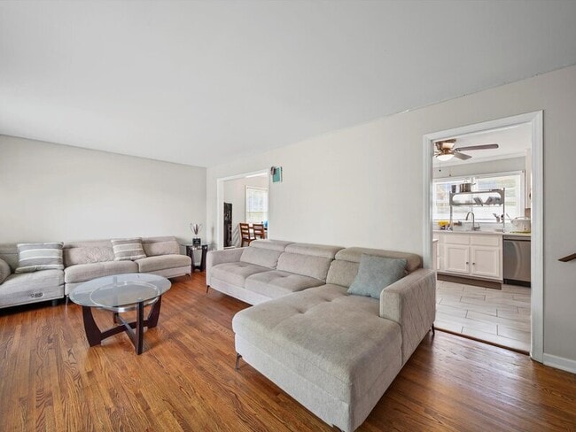 Photo - 335 Meadowdale Ln