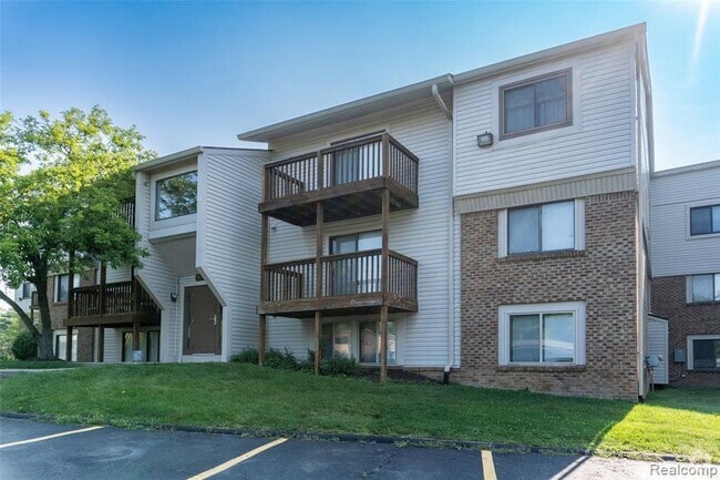 Building Photo - 30074 W 12 Mile Rd Unit 110 Rental