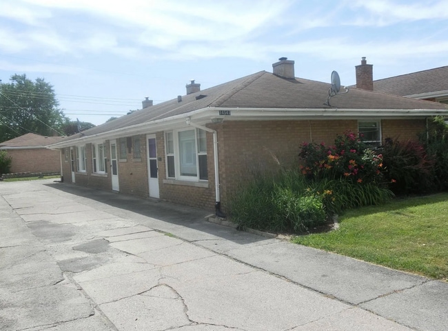 Building Photo - Updated 1-Bedroom Apartment – Available No...