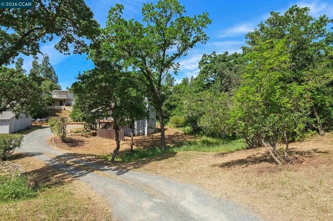 Photo - 165 Topaz Ln