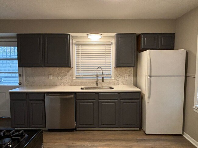 Photo - AVAILABLE NOW! Charming 2-Bed, 1-Bath Single-Family Home in Indianapolis!