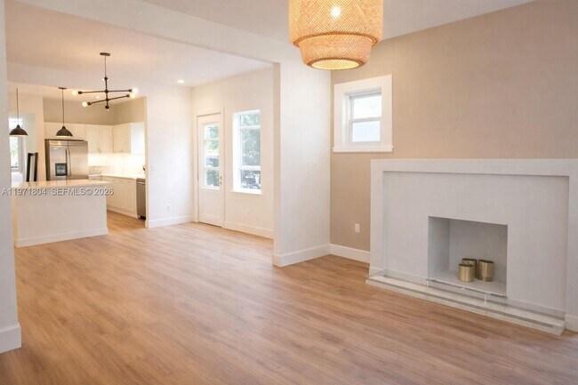 Photo - 640 NE 71st St