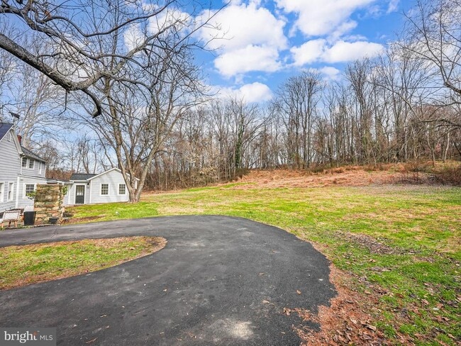 Photo - 102 N Rogers St