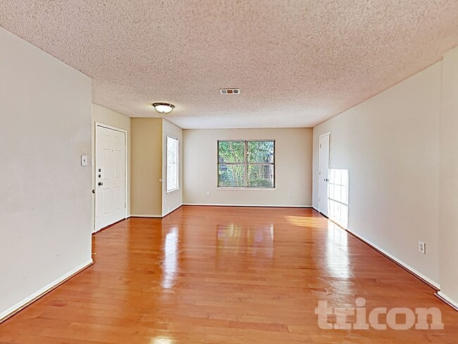 Photo - 2036 Talon Dr