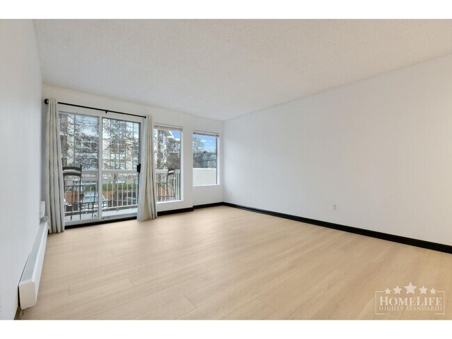 Photo - 1860 Southmere Crescent E Unité 107