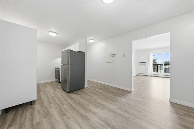 Building Photo - Westwood Apartments