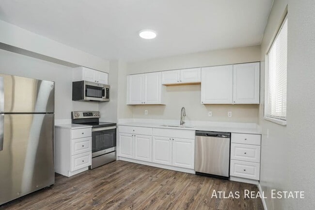 Photo - 4789 Shadowglen Dr