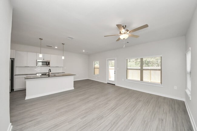 Photo - 7711 Longmire Rd