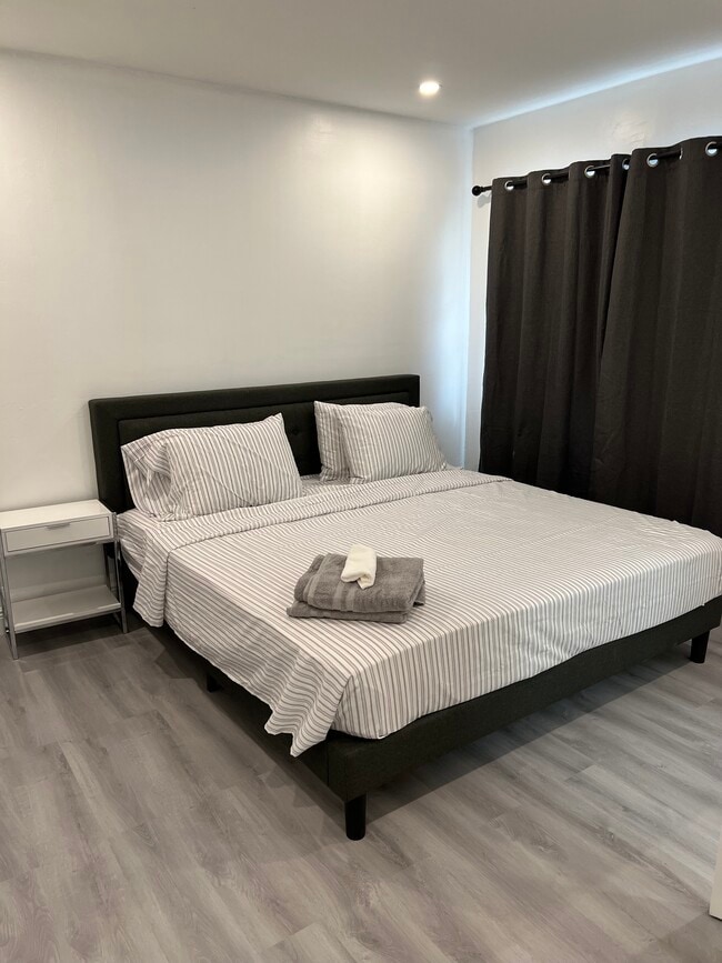 Building Photo - 501 NE 70th St Unit 1