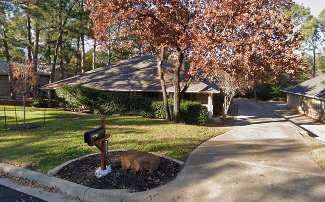 Building Photo - 2950 Crestline Dr Rental