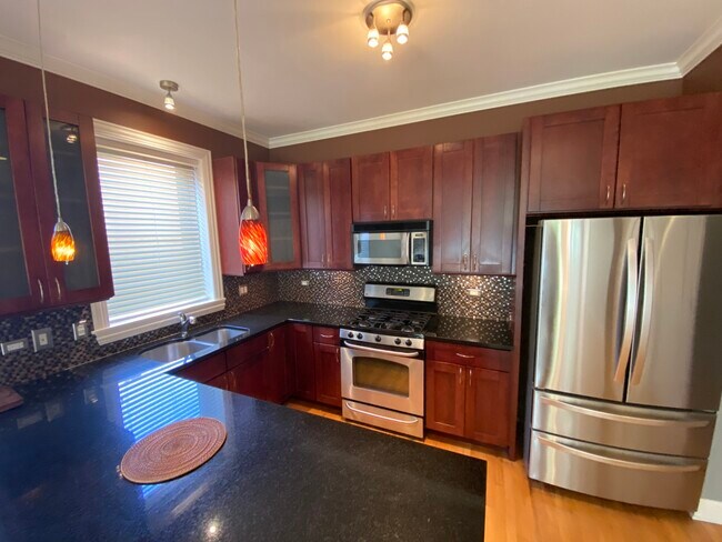 Photo - 2038 W Iowa St Unit 2W